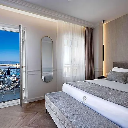 Riviera Hotel
