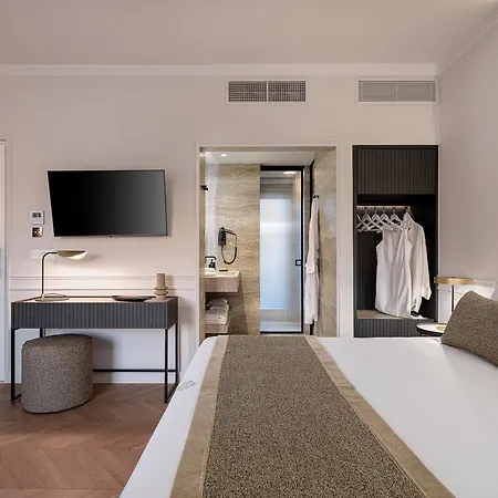 Riviera Hotel