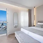 Riviera فندق