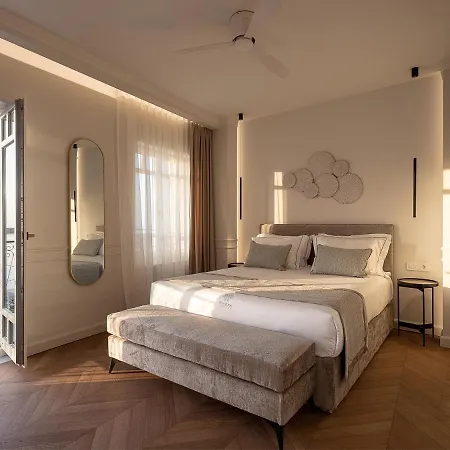 מלון Riviera 5*